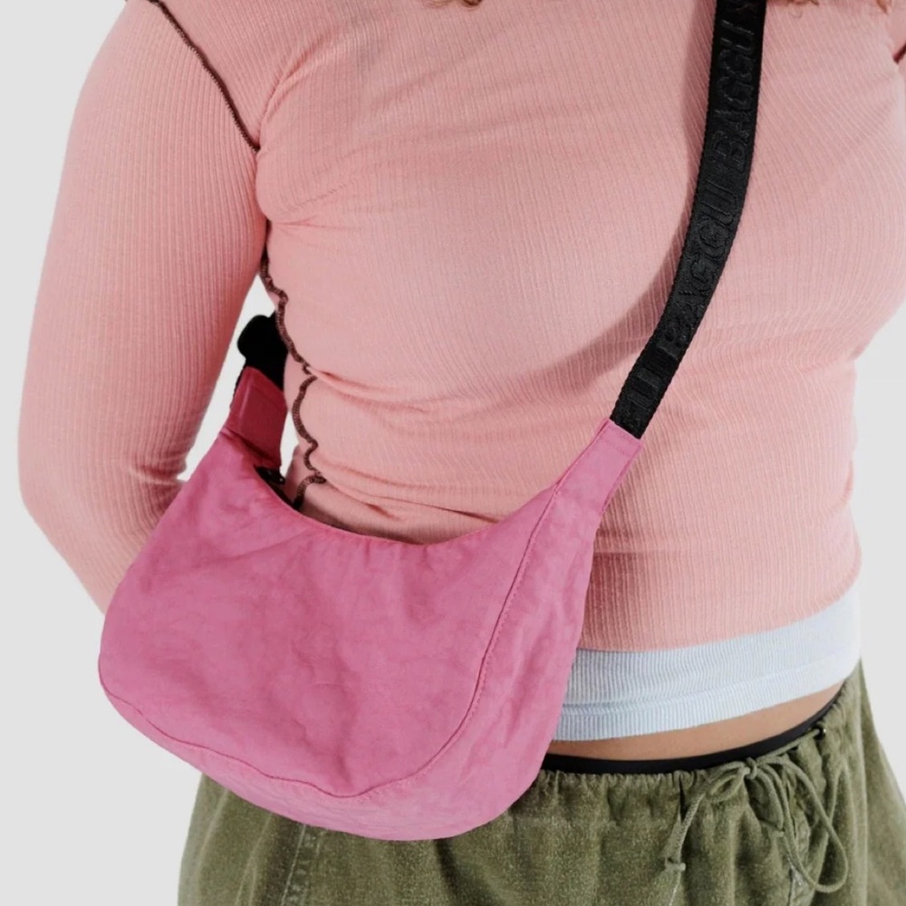NWT Baggu Small Nylon Crescent Bag in Azalea Pink